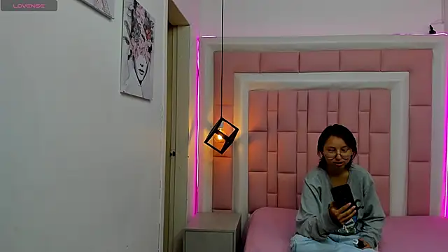 Snapshot of Klaret_Toy chatting on May 2026 07:20:02 PM Klaret Toy online show from May 2026 07:20:02 PM