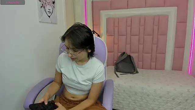Snapshot of Klaret_Toy chatting on April 2026 07:32:01 PM Klaret Toy online show from April 2026 07:32:01 PM