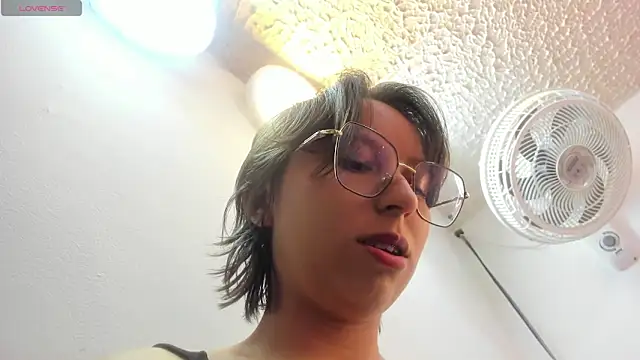 Snapshot of Klaret_Toy chatting on May 2026 08:06:03 PM Klaret Toy online show from May 2026 08:06:03 PM
