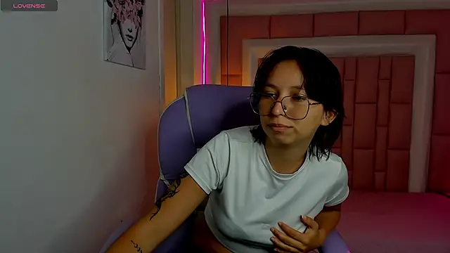 Snapshot of Klaret_Toy chatting on May 2026 06:09:01 PM Klaret Toy online show from May 2026 06:09:01 PM