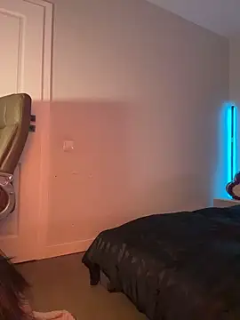 Niinarosee online show from April 2026 06:47:01 PM