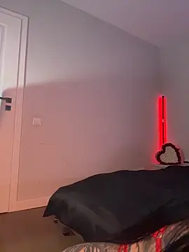 Niinarosee online show from April 2026 06:36:02 PM