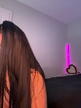 Niinarosee online show from March 2026 05:25:02 PM