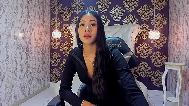Mia Stonnes online show from October 2025 12:17:02 PM