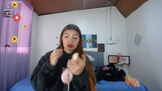 Snapshot of Antonella__b chatting on November 2025 01:15:02 PM Antonella b online show from November 2025 01:15:02 PM