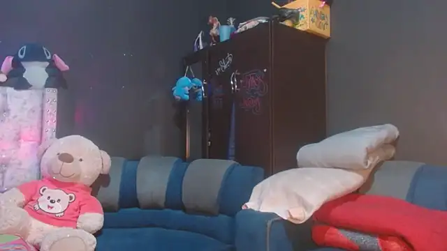 Snapshot of kendall_cherry_ chatting on October 2025 02:45:01 AM kendall cherry  online show from October 2025 02:45:01 AM