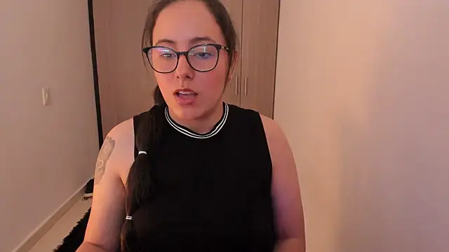 Snapshot of Venus_cat_ chatting on October 2025 06:31:02 PM Venus cat online show from October 2025 06:31:02 PM