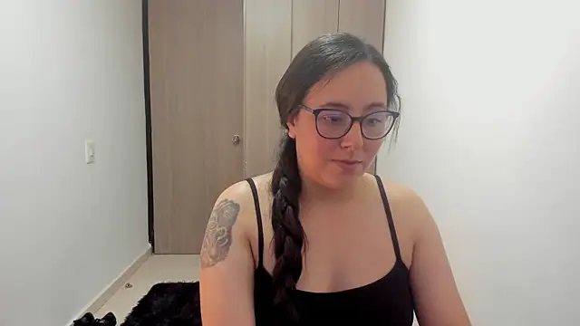 Snapshot of Venus_cat_ chatting on October 2025 07:59:02 PM Venus cat online show from October 2025 07:59:02 PM