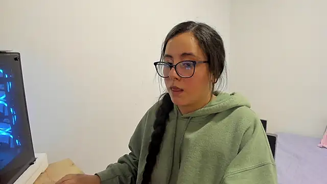 Snapshot of Venus_cat_ chatting on October 2025 12:53:02 AM Venus cat online show from October 2025 12:53:02 AM