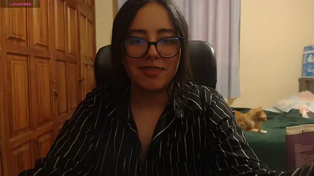 Venus cat  online show from December 2025 10:47:01 PM