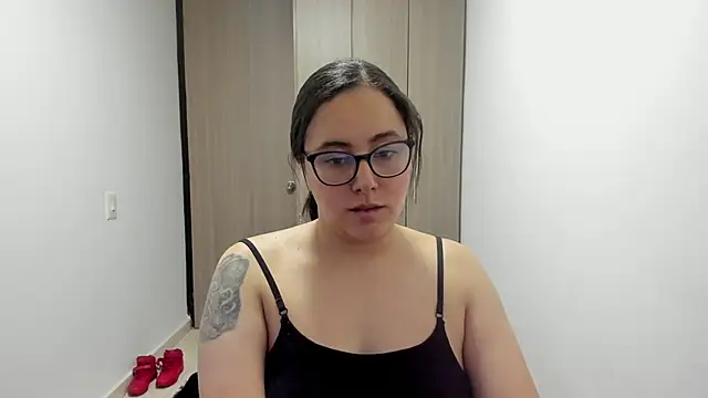 Snapshot of Venus_cat_ chatting on October 2025 12:53:01 AM Venus cat online show from October 2025 12:53:01 AM