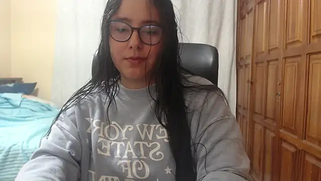 Snapshot of Venus_cat_ chatting on June 2026 04:07:01 AM Venus cat online show from June 2026 04:07:01 AM