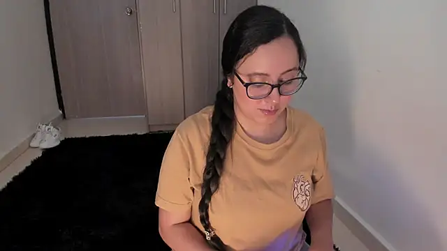Snapshot of Venus_cat_ chatting on October 2025 03:03:01 PM Venus cat online show from October 2025 03:03:01 PM