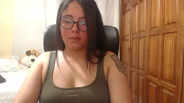 Snapshot of Venus_cat_ chatting on May 2026 04:18:02 AM Venus cat online show from May 2026 04:18:02 AM