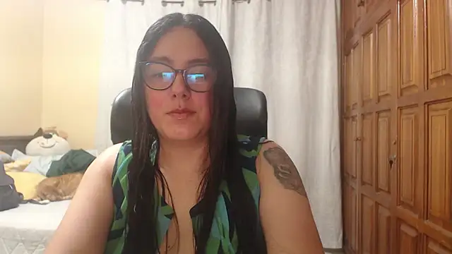 Snapshot of Venus_cat_ chatting on May 2026 11:32:01 PM Venus cat online show from May 2026 11:32:01 PM