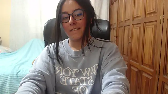 Snapshot of Venus_cat_ chatting on June 2026 04:12:01 PM Venus cat online show from June 2026 04:12:01 PM