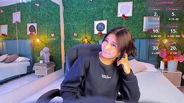 Rubyvixxen  online show from October 2025 03:50:01 AM