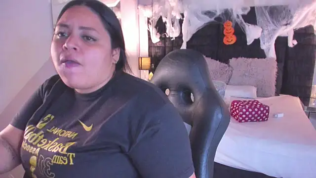 MayaCurvy online show from November 2025 04:17:01 AM