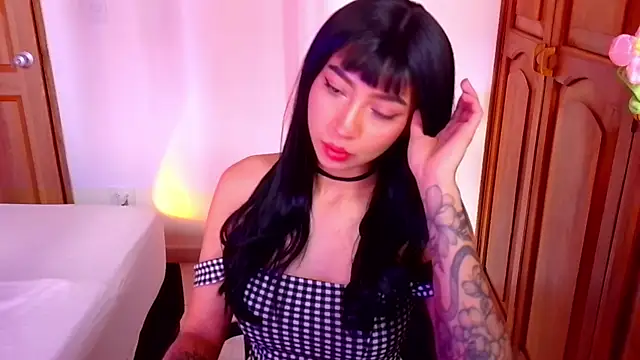 emma web  online show from November 2025 03:38:02 PM