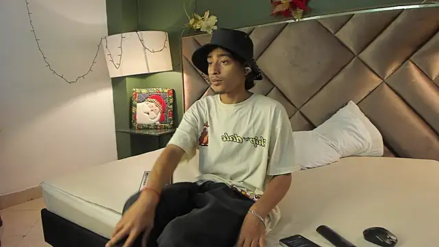 Snapshot of Dickie_Dicking chatting on December 2025 10:26:02 PM Dickie Dicking online show from December 2025 10:26:02 PM