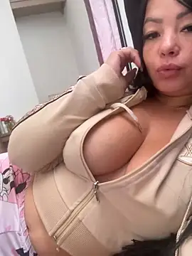 Aurora-Hernandez online show from October 2025 01:47:02 PM