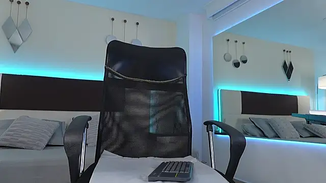 DanteeStone online show from November 2025 04:18:01 PM