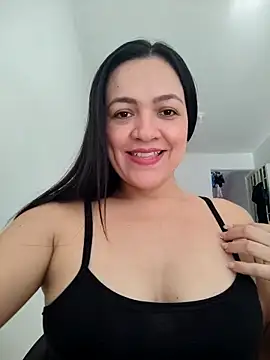LindaSalo33 online show from October 2025 08:31:01 PM