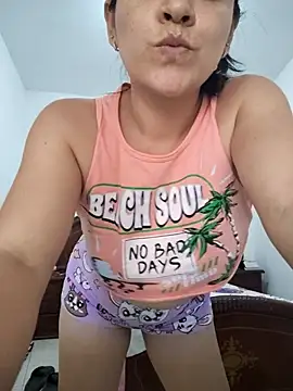 Snapshot of LindaSalo33 chatting on October 2025 05:58:01 PM LindaSalo33 online show from October 2025 05:58:01 PM