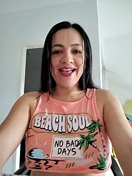 Snapshot of LindaSalo33 chatting on October 2025 07:00:01 PM LindaSalo33 online show from October 2025 07:00:01 PM