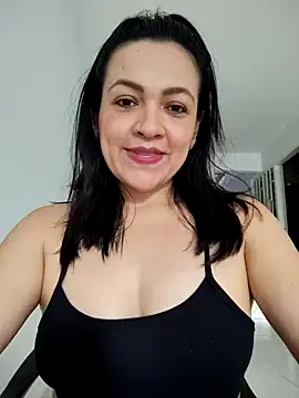 Snapshot of LindaSalo33 chatting on October 2025 07:44:01 PM LindaSalo33 online show from October 2025 07:44:01 PM