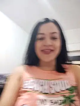 Snapshot of LindaSalo33 chatting on October 2025 03:29:02 AM LindaSalo33 online show from October 2025 03:29:02 AM