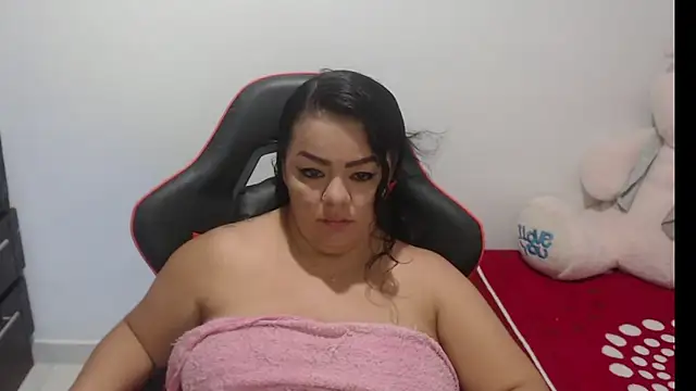 Snapshot of emily_sexxx chatting on November 2025 05:23:01 AM emily sexxx online show from November 2025 05:23:01 AM