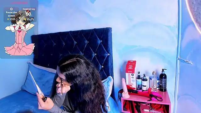 laylaa fox online show from October 2025 07:22:01 PM