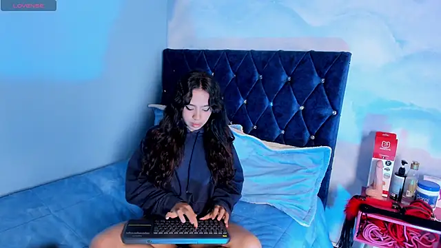 laylaa fox online show from October 2025 07:47:01 PM