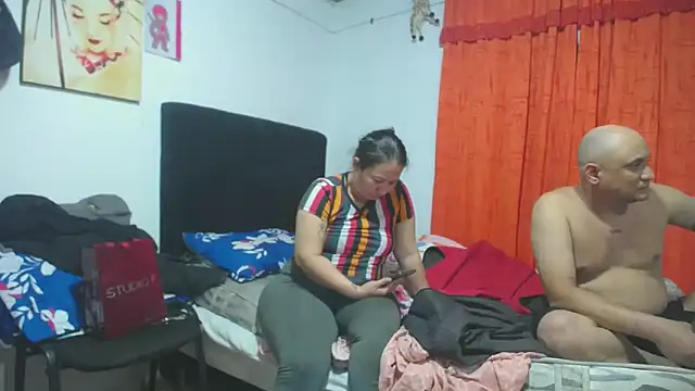 Snapshot of Meloncillo_and_Babyliss99 chatting on February 2026 12:54:01 AM Meloncillo and Babyliss99 online show from February 2026 12:54:01 AM