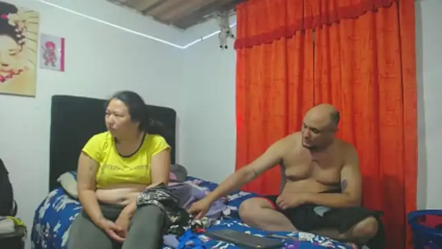 Snapshot of Meloncillo_and_Babyliss99 chatting on February 2026 01:06:02 AM Meloncillo and Babyliss99 online show from February 2026 01:06:02 AM