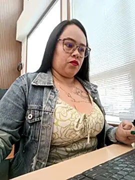 Italia 12 online show from December 2025 01:57:01 PM