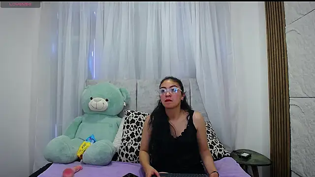emy brunette online show from October 2025 01:00:01 PM