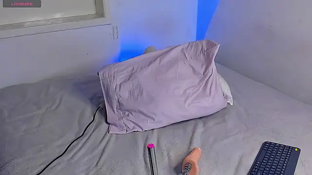 Alejarossi online show from February 2026 04:07:01 PM