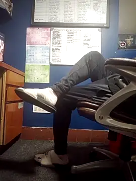 Curious9884 online show from November 2025 10:35:02 PM