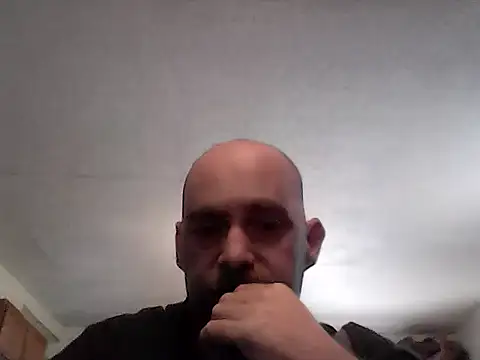 crazyheratic8 online show from February 2026 10:43:02 PM