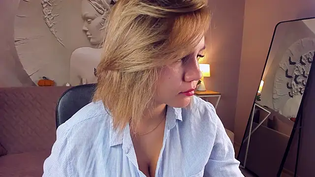 AriaEven online show from October 2025 03:27:02 AM