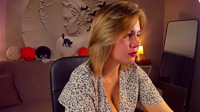 AriaEven online show from November 2025 10:07:01 AM