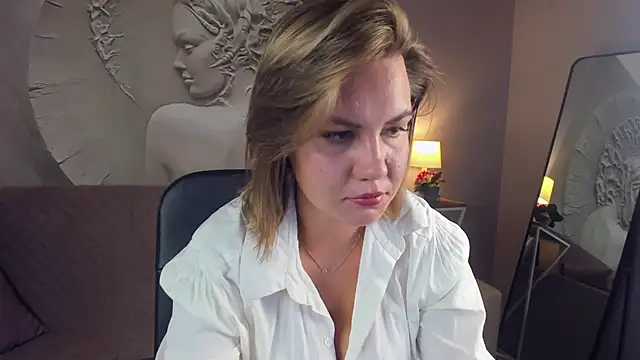 AriaEven online show from October 2025 10:16:01 AM