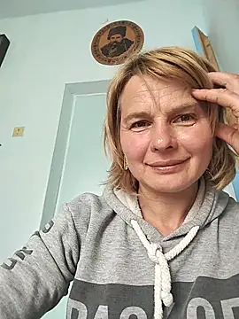 Snapshot of Masha412111 chatting on May 2026 08:43:02 AM Masha412111 online show from May 2026 08:43:02 AM