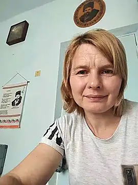 Snapshot of Masha412111 chatting on May 2026 07:27:02 AM Masha412111 online show from May 2026 07:27:02 AM