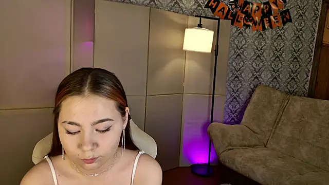 Snapshot of EmilyBlume chatting on October 2025 07:00:01 PM EmilyBlume online show from October 2025 07:00:01 PM