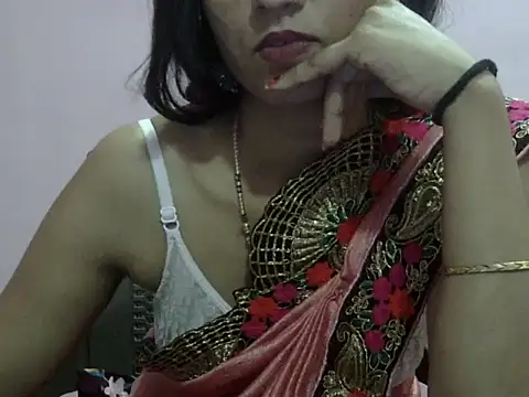 Laila Cute online show from April 2026 05:31:01 PM