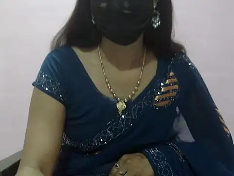 Laila Cute online show from March 2026 02:18:01 PM