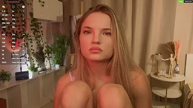 JulieLupo online show from November 2025 06:12:02 AM